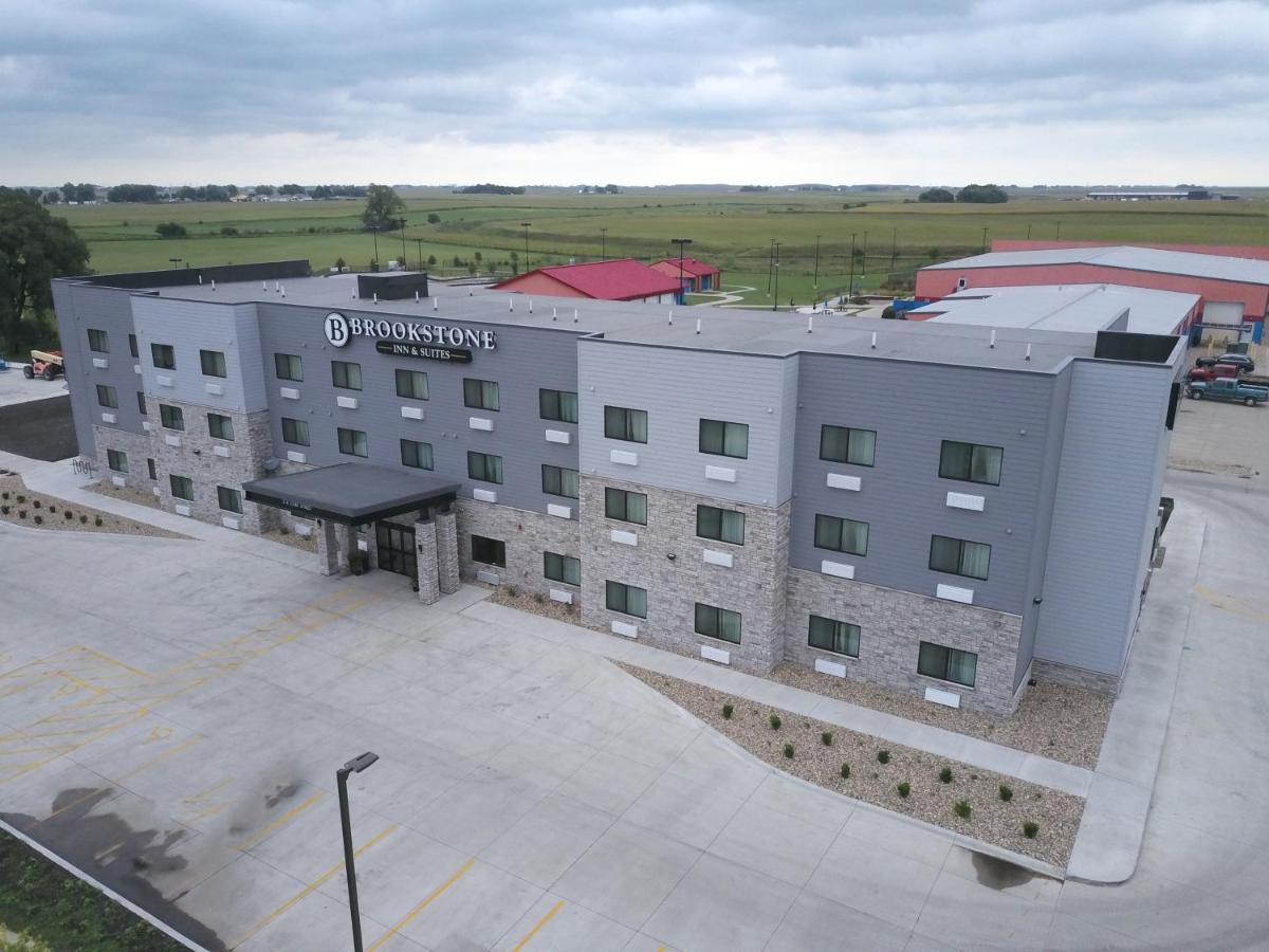 Brookstone Inn & Suites Fort Dodge Exterior photo